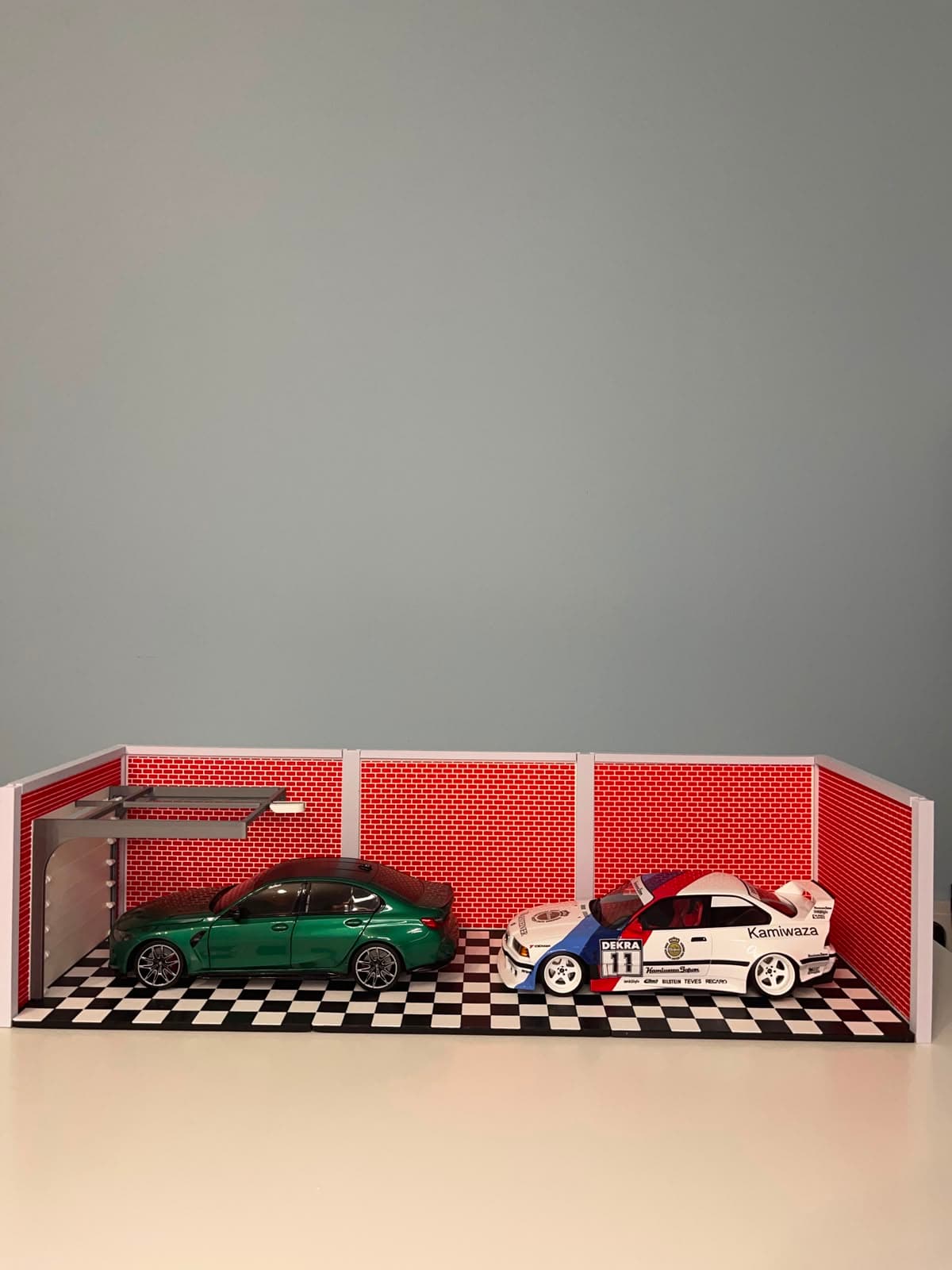 Diorama garaż 2 stanowiskowy biały